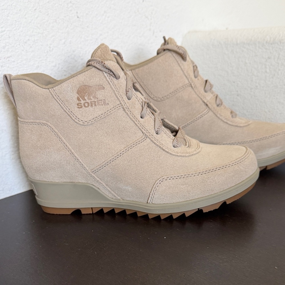 NWOT Sorel Taupe Suede Wedge Lace-Up Ankle Booties.